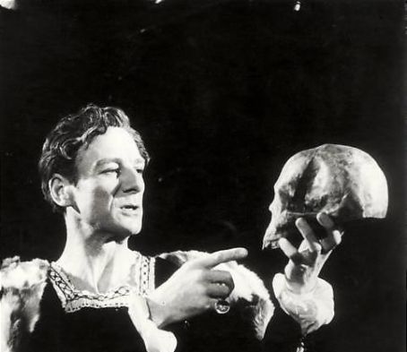 John Gielgud in Hamlet. 1944.